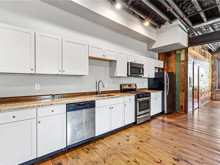 558 Saint Francis St #2D — Photo 7