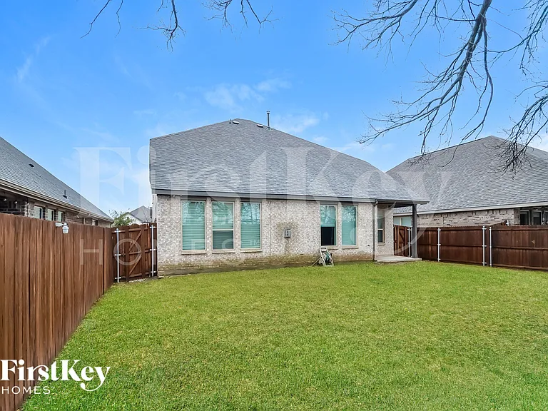 2815 Willow Ln — Photo 15