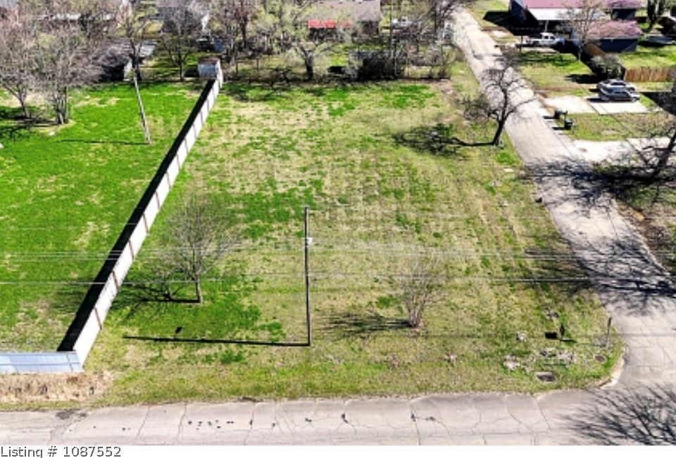 1st image of E Wyandotte St