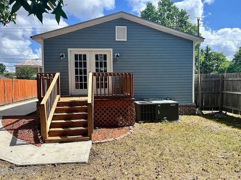 226 Tyson St — Photo 8