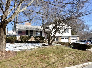 2 Falstaff Dr, Cumberland, RI 02864