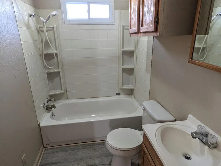 907 N Volutsia Ave — Photo 7
