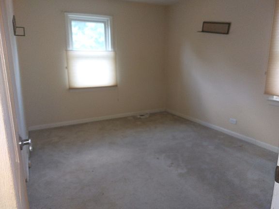 5th image of 1735 N Thatcher Ave