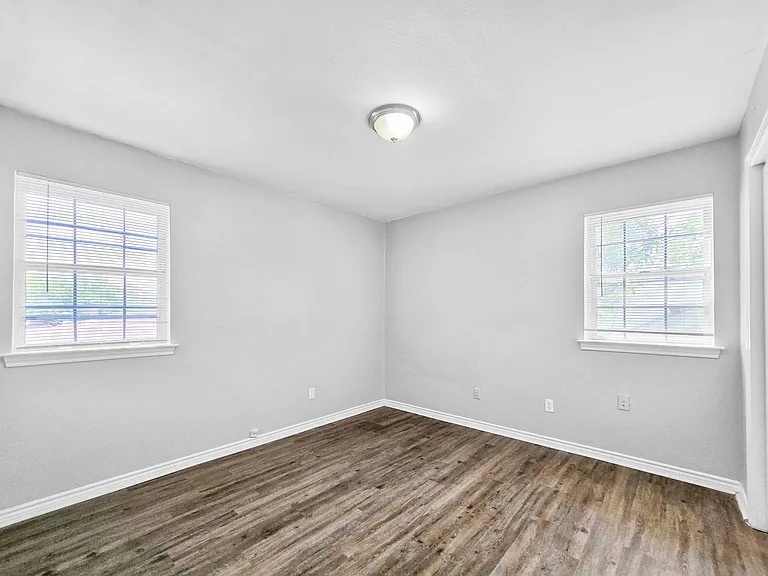 2404 Dalgreen Dr — Photo 10