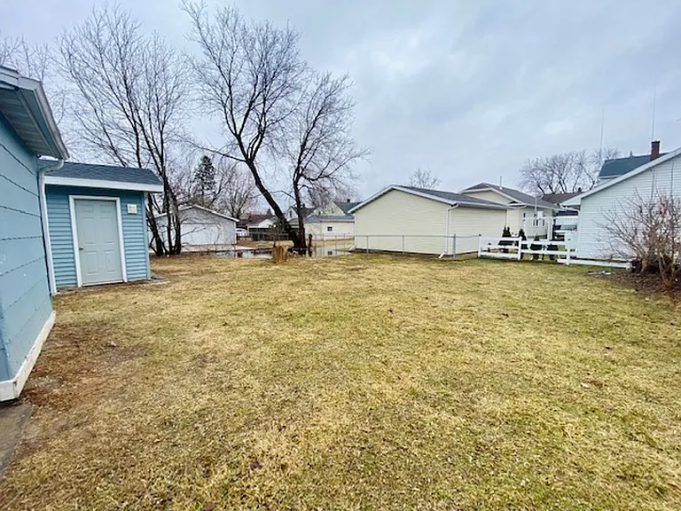 997 Shawano Ave — Photo 16