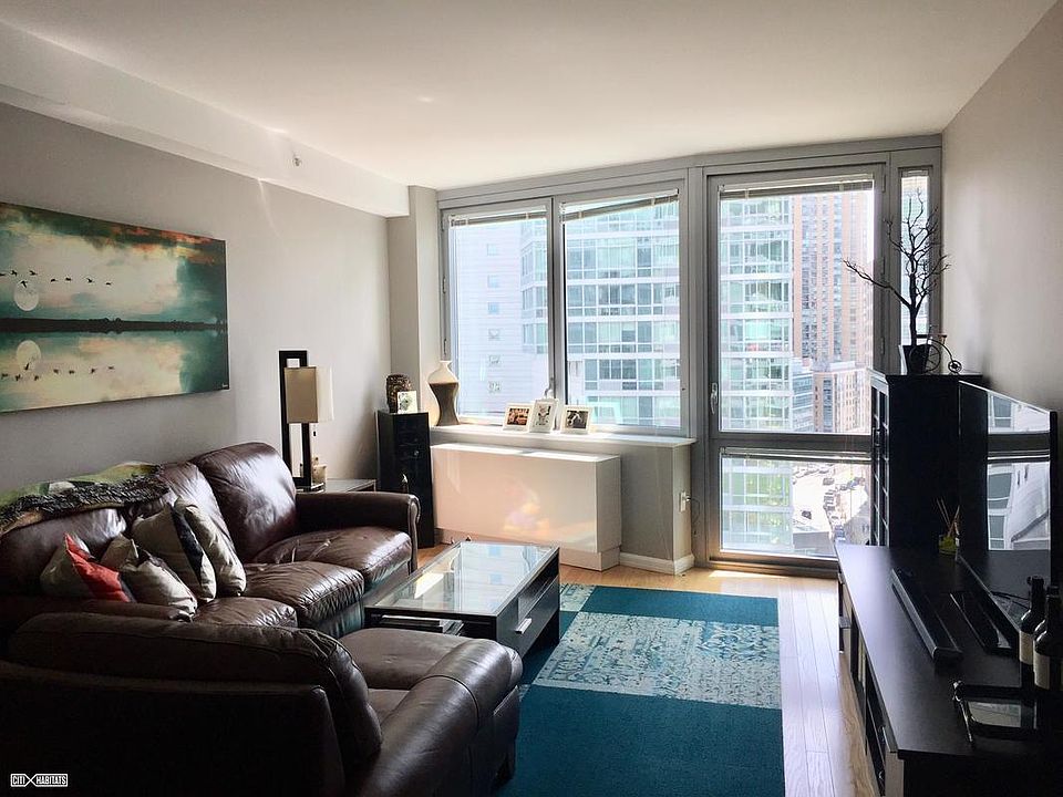 1st image of 4545 Center Blvd APT 1418