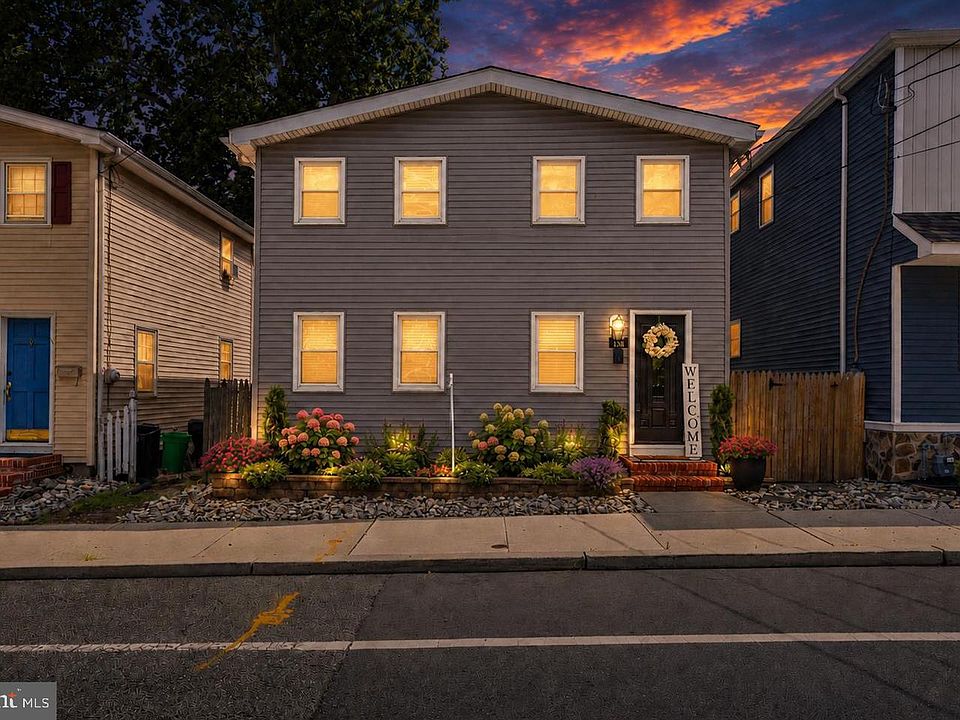 1st image of 158 Ellis St