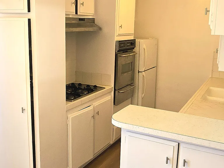 428 N Hayworth Ave #107 — Photo 8
