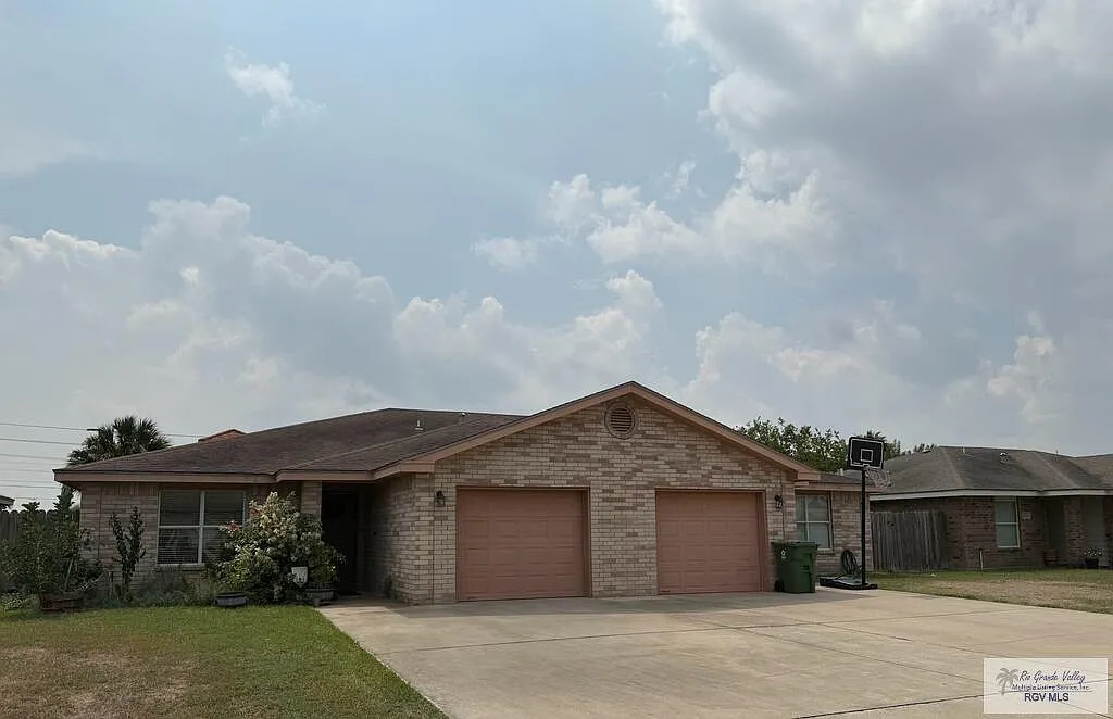 3 bed, 2.0 bath, 1312 sqft, $1,400 — Photo 1