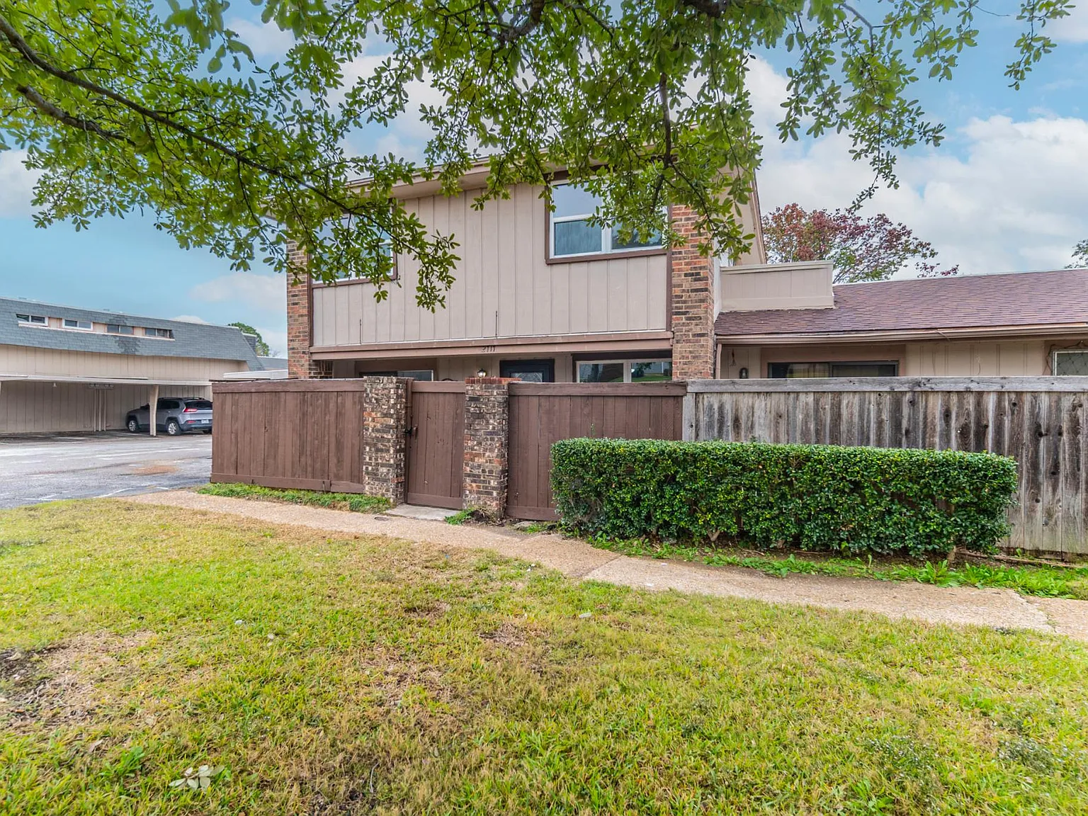 2717 Stonehaven Court — Photo 2