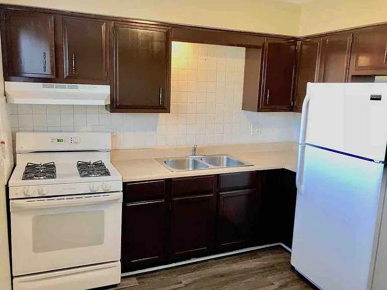 629 S York Rd — Photo 4