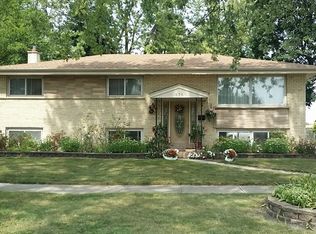 575 Gilbert Dr, Wood Dale, IL 60191