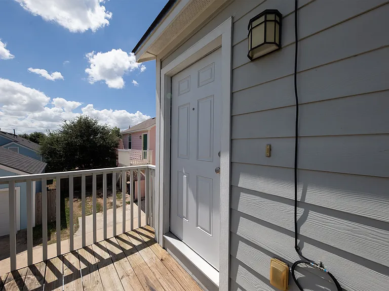336 Perry St — Photo 9
