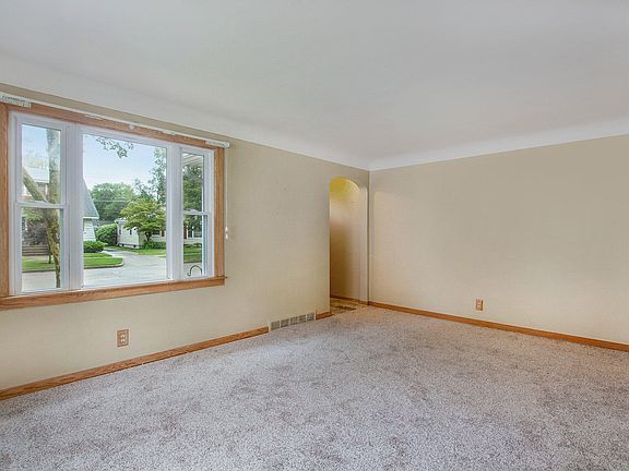5th image of 311 W 21st St