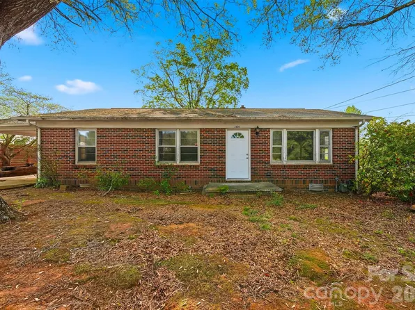2610 20th Street Ln NE, Hickory, NC 28601