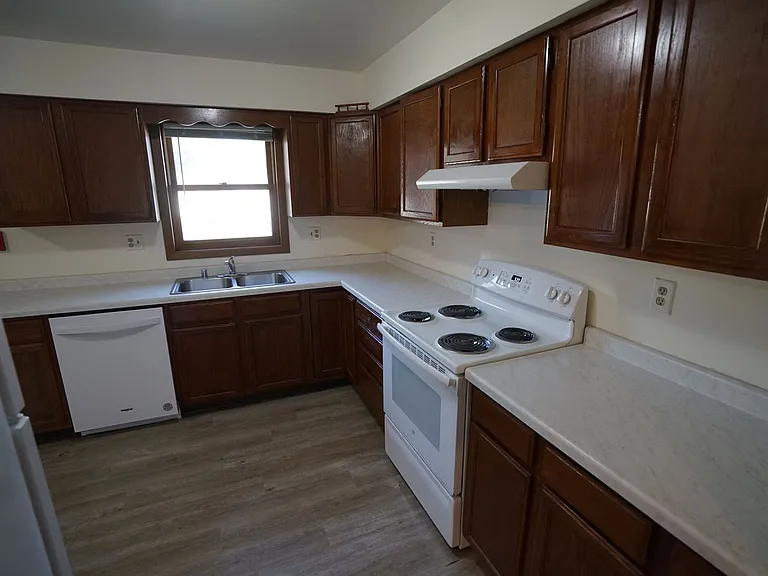 1610 Washington Ave — Photo 4
