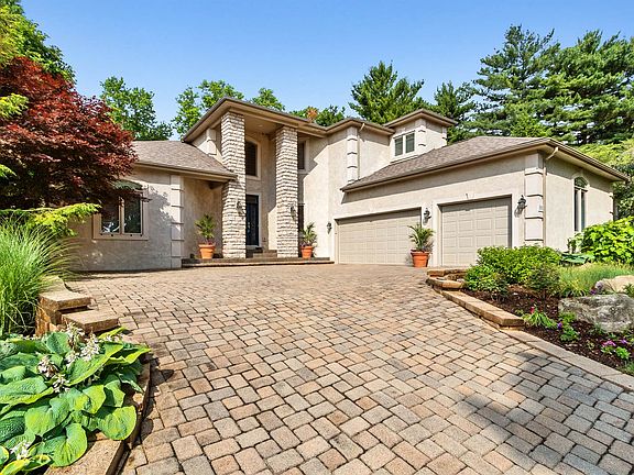 3rd image of 800 Pinecliff Pl