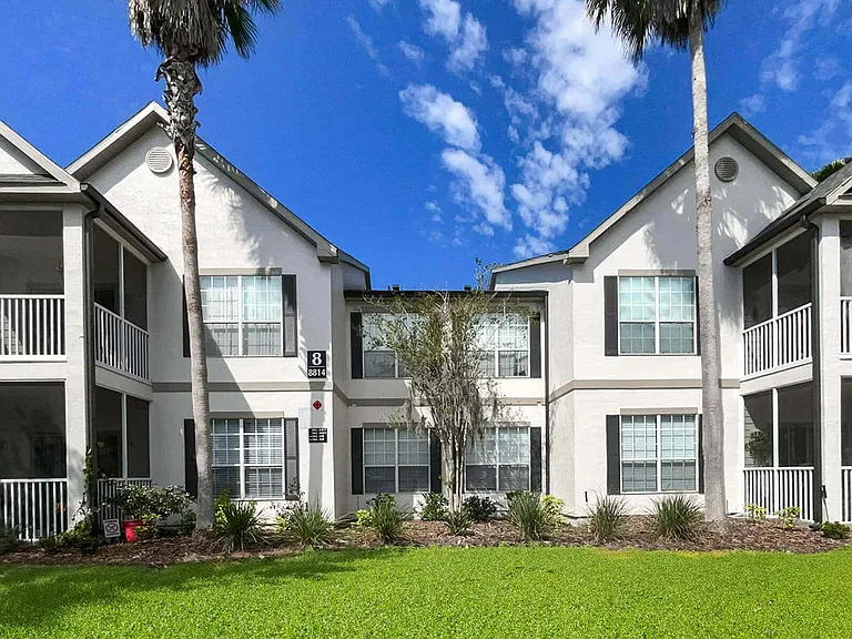 Westwood Reserve Apartments — Photo 25