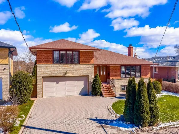 17 Duffield Rd, Toronto, ON M9P 3C8