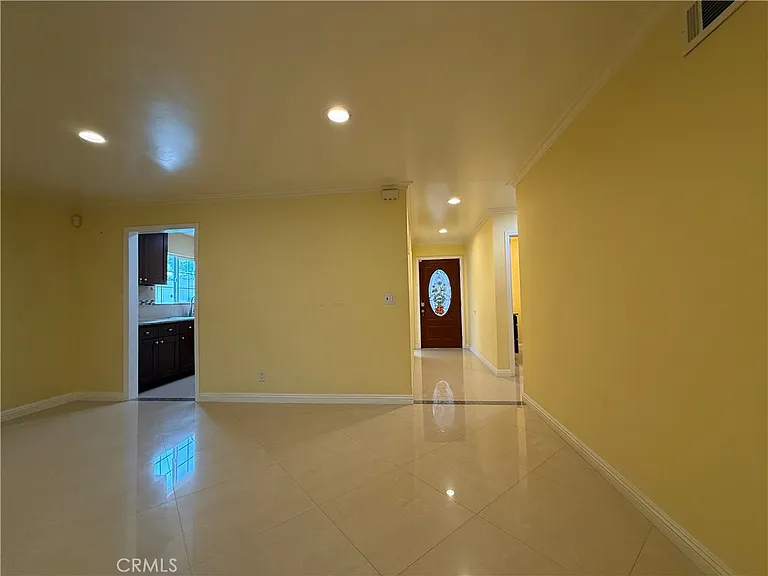 1127 S Nantes Ave — Photo 11