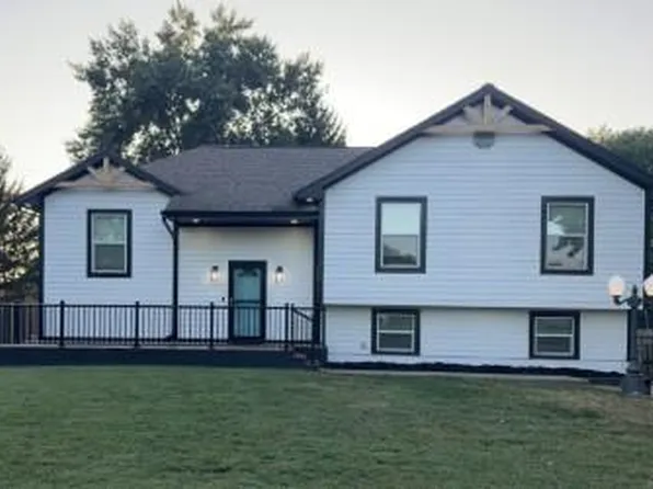 309 NE Brookwood Dr, Blue Springs, MO 64014