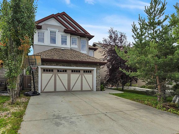 2nd image of 1047 Armitage Cres SW