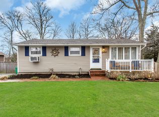 211 Old Neck Rd, Center Moriches, NY 11934