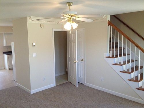 4th image of 633 Sherard Cir