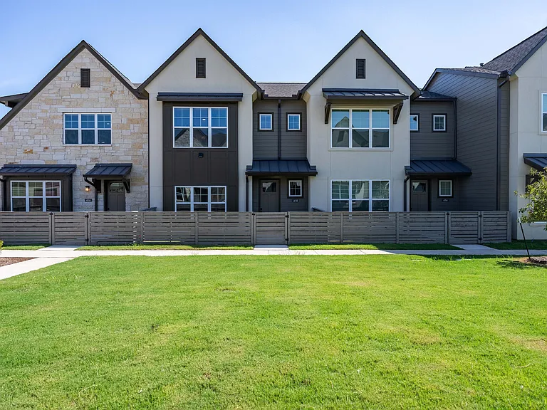 Escalon Townhomes — Photo 35