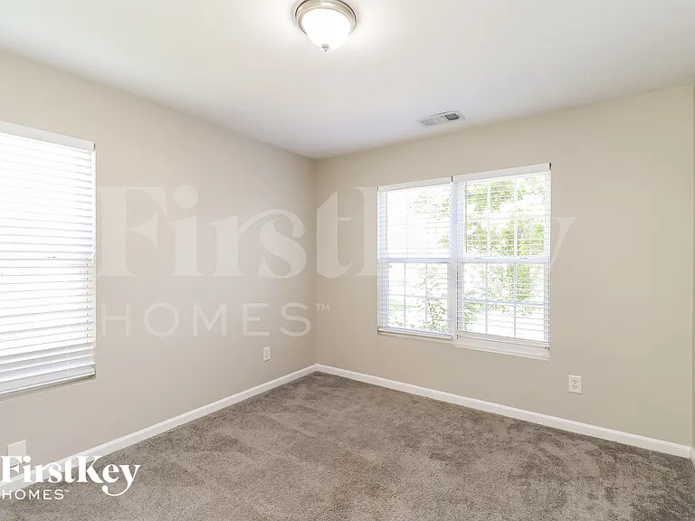 7307 Woodbourne Ln — Photo 15
