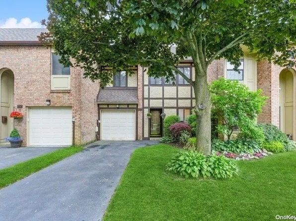 144 Southgate Circle #144, Massapequa Park, NY 11762