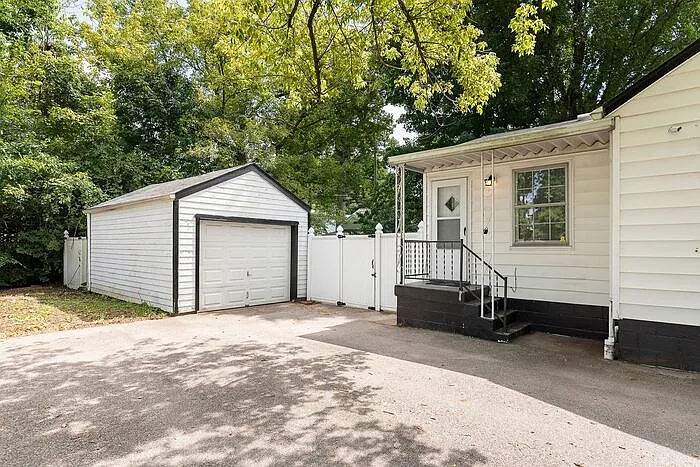 5875 N Keystone Ave — Photo 28