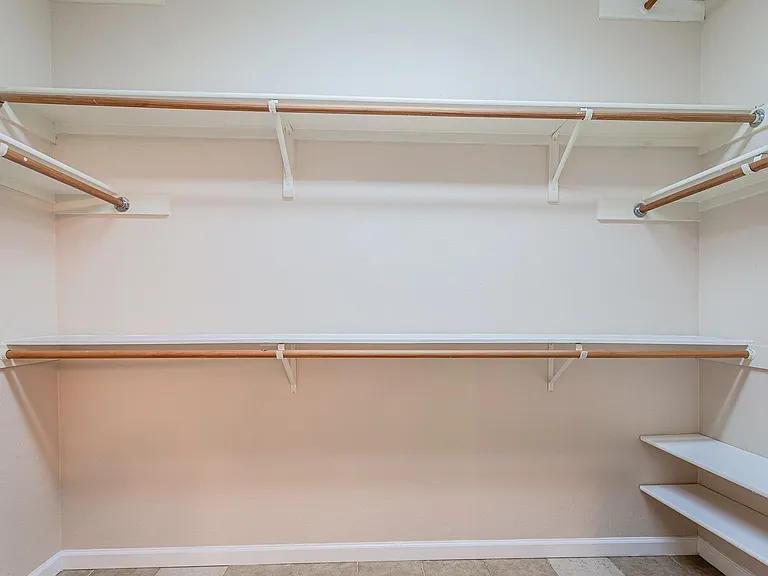 1235 Blackthorn Dr — Photo 17