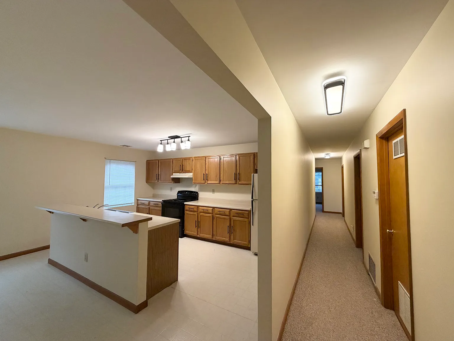 3 bed, 1558 sqft, $1,800 — Photo 2