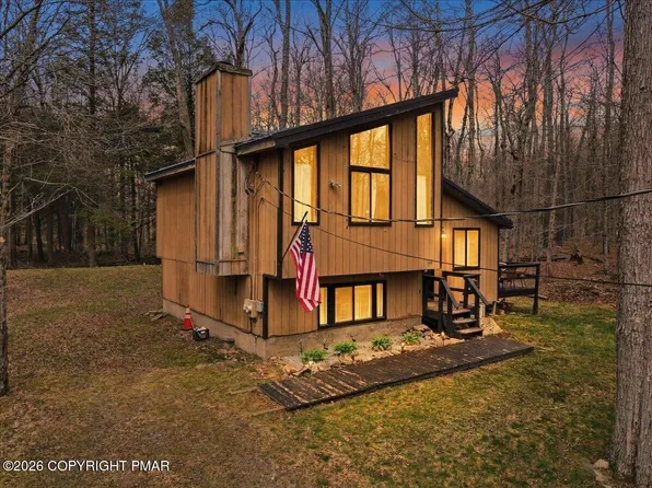 1209 Navajo Trl, Gouldsboro, PA 18424