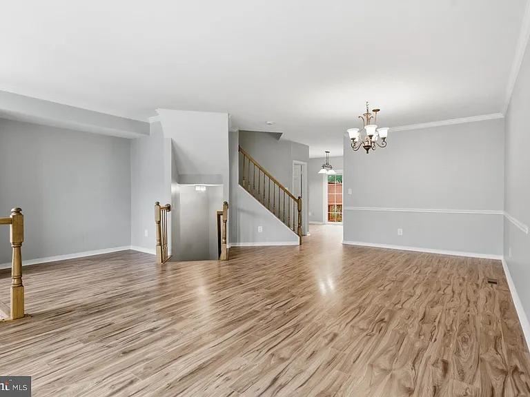 7035 Kings Manor Dr — Photo 9