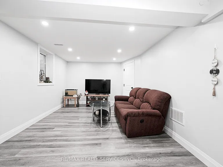 8 Yeoman Dr #BASEMENT — Photo 6