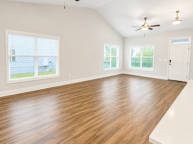 619 Roseridge Dr — Photo 5