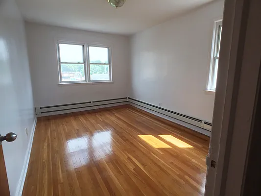 Rented by BuySell Real Estate Inc | media 39