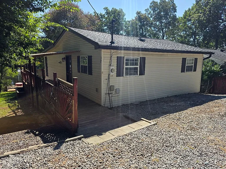37 Cobb Rd — Photo 3
