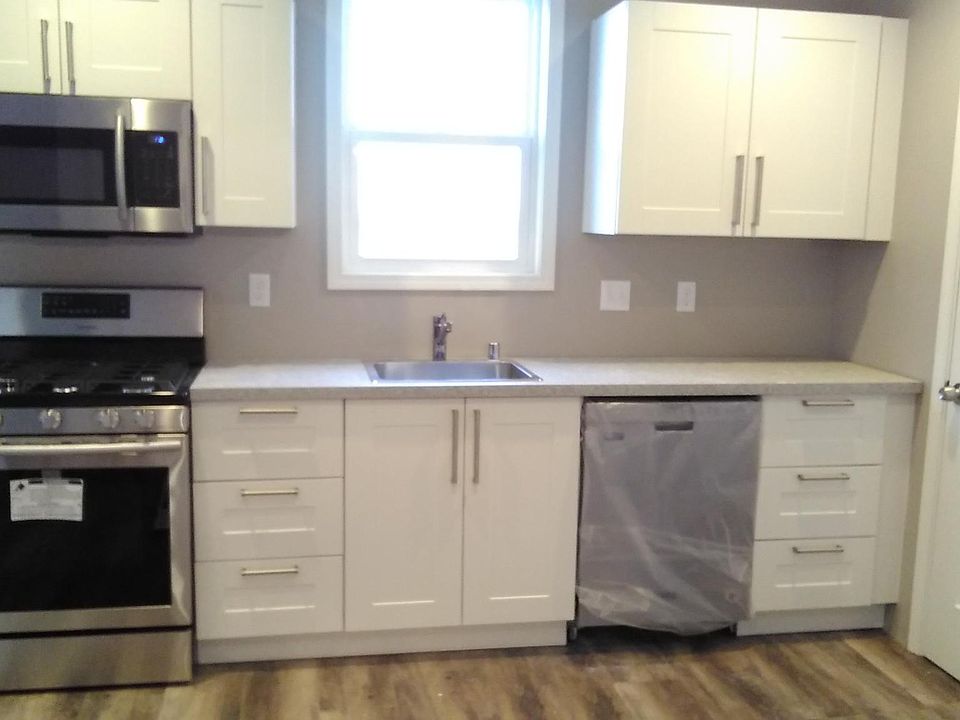Brand new kitchen with Shaker style cabinets, granite counter tops, and stainless steel appliances (including a dishwasher)!