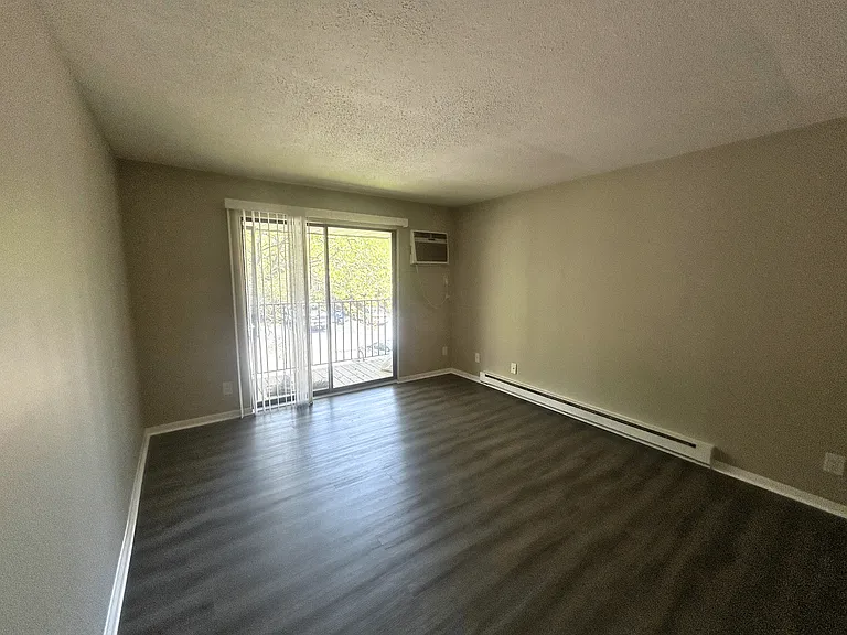 Willow Knolls Apartments — Photo 3
