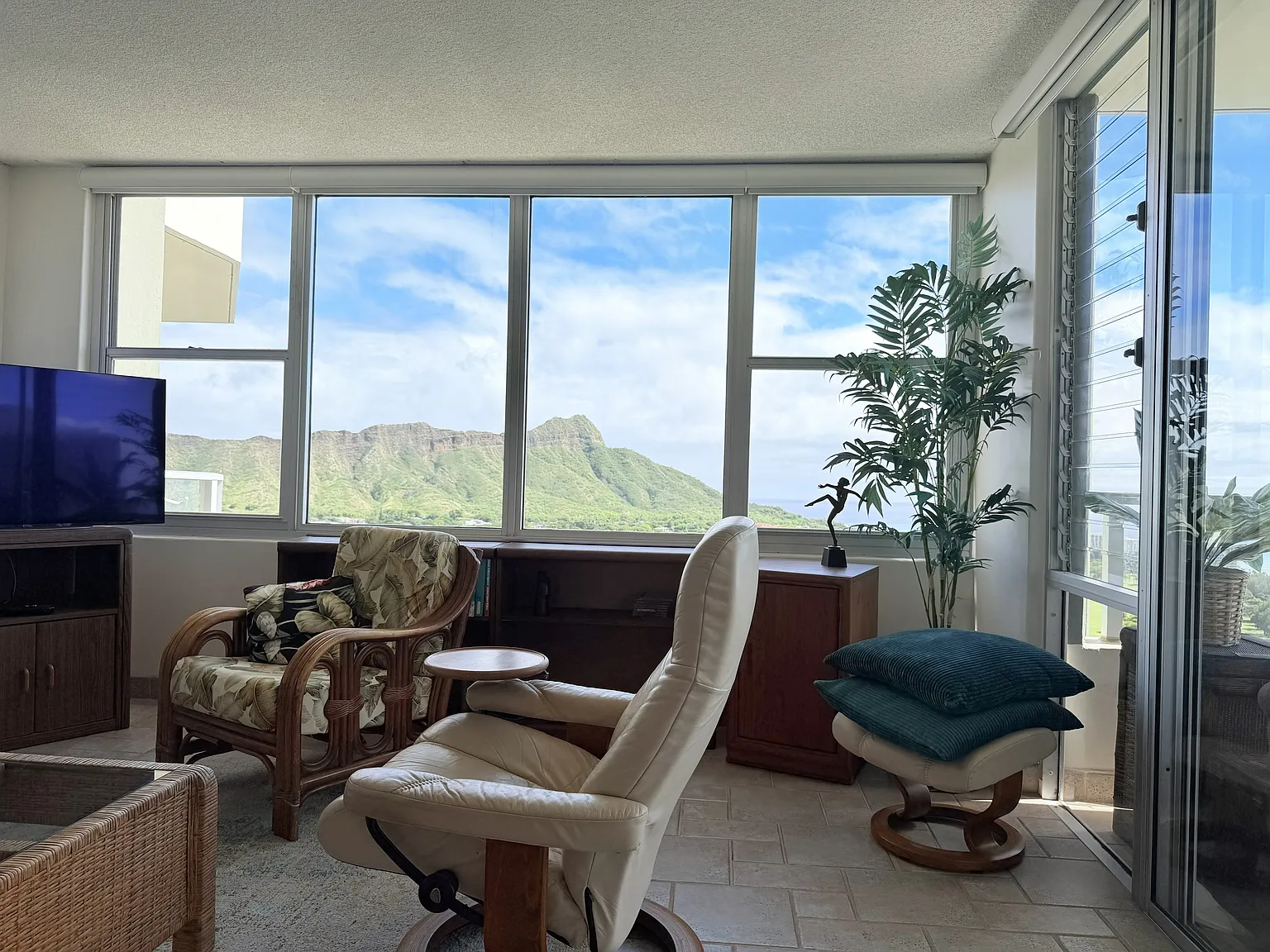 2 bed, 892 sqft, $4,700 — Photo 3