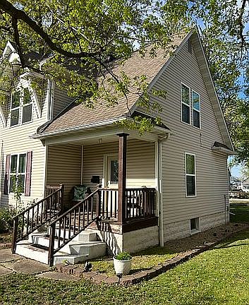 4th image of 215 S Oak St