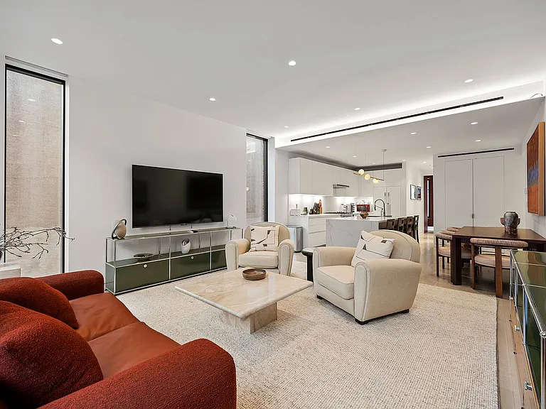 460 W 44th St #3 — Photo 3