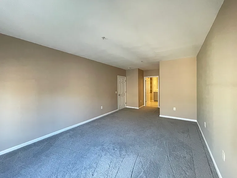 325 The Promenade #325 — Photo 11