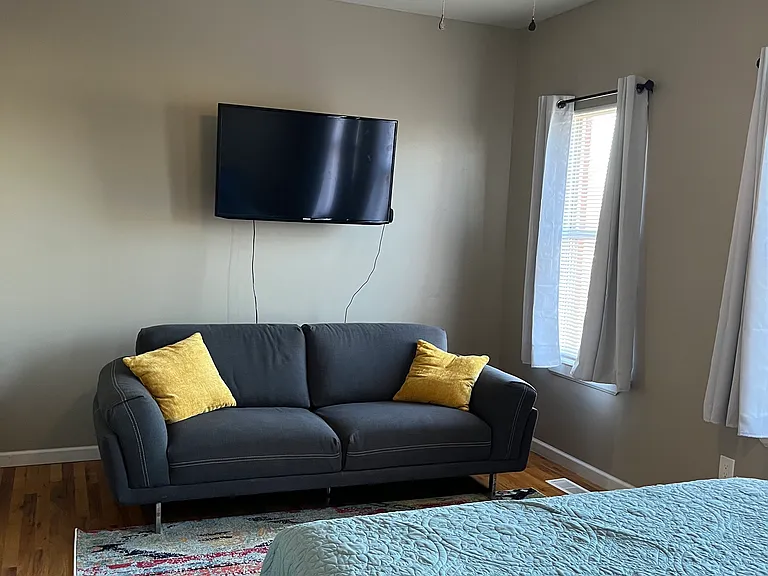 3414 Caroline St — Photo 5