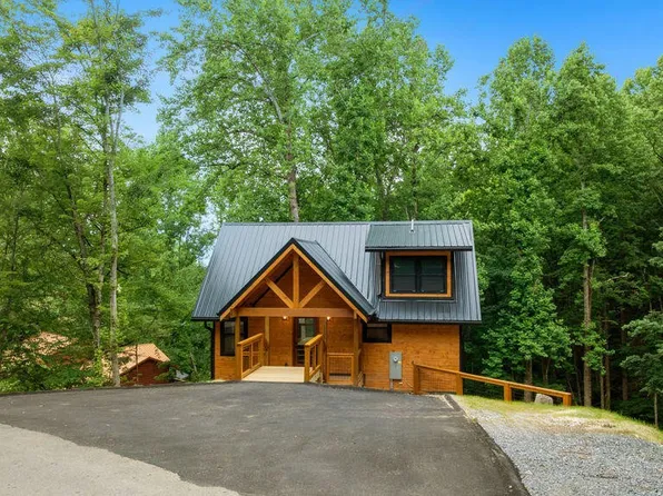 1123 Raintree Rd, Gatlinburg, TN 37738