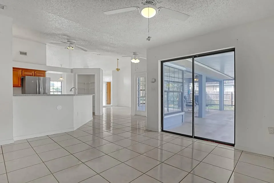 3 bed, 1602 sqft, $1,050 — Photo 1