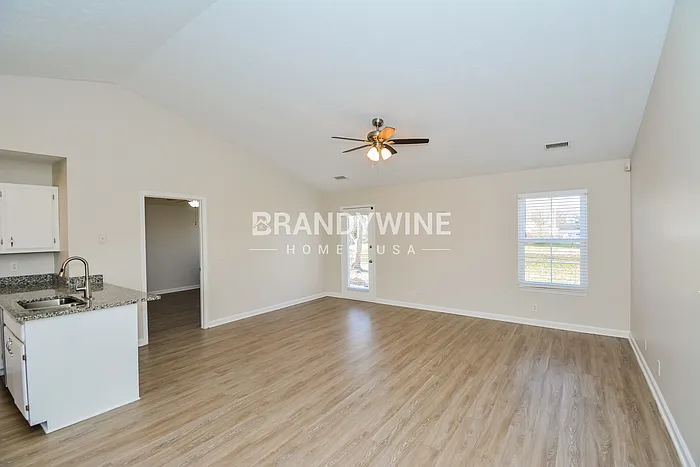 1138 Melvin Dr — Photo 5
